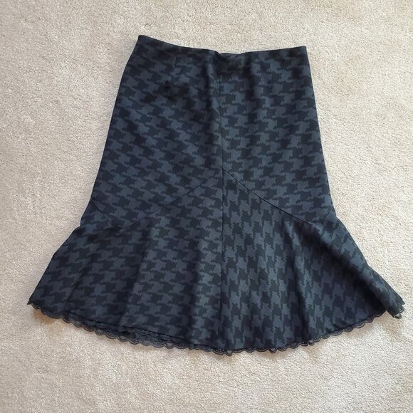 Express Wool Dark Grey Ruffled Skirt. Size 6 - Picture 8 of 9